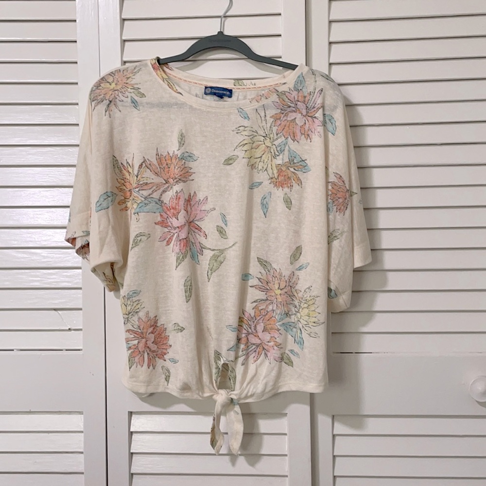 Democracy Floral tie bottom batwing/dolman sleeve top.